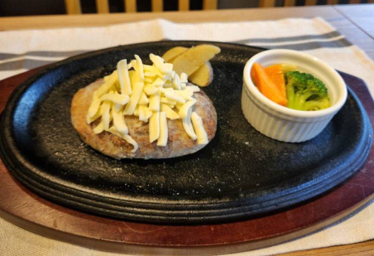 Bランチ（チーズハンバーグランチ）