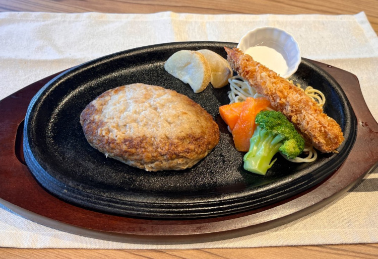 ハンバーグ（海老フライ付き）