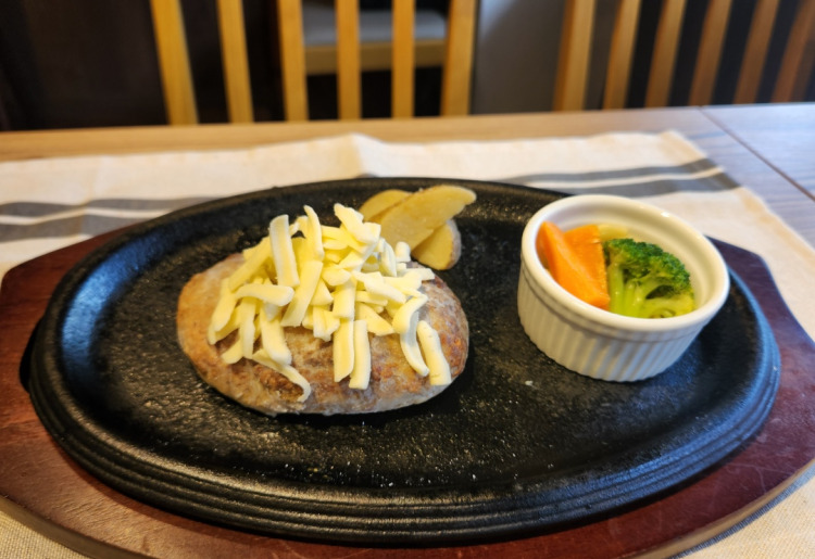 チーズハンバーグ