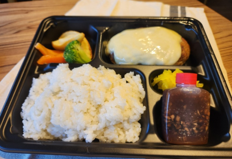 チーズハンバーグ弁当